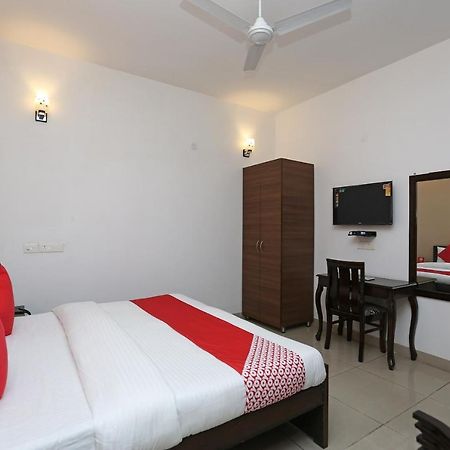 Oyo Mahak Residency Hotel Manesar Exterior photo