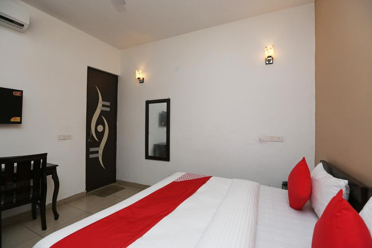 Oyo Mahak Residency Hotel Manesar Exterior photo