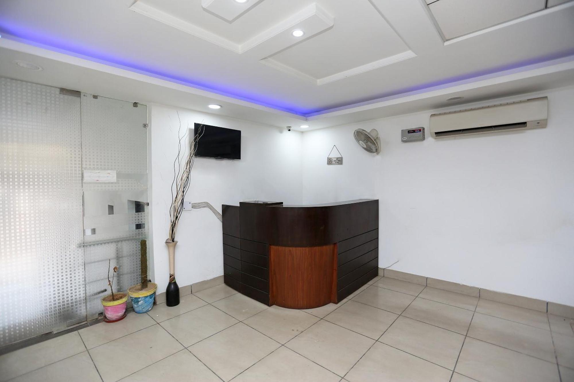 Oyo Mahak Residency Hotel Manesar Exterior photo